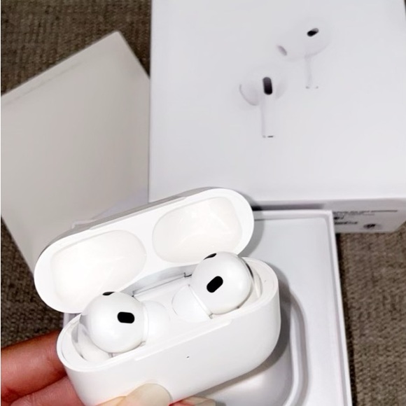Apple White Wireless Earbuds
